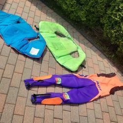 2 boating Hobie life vests with Jet Pilot wetsuit