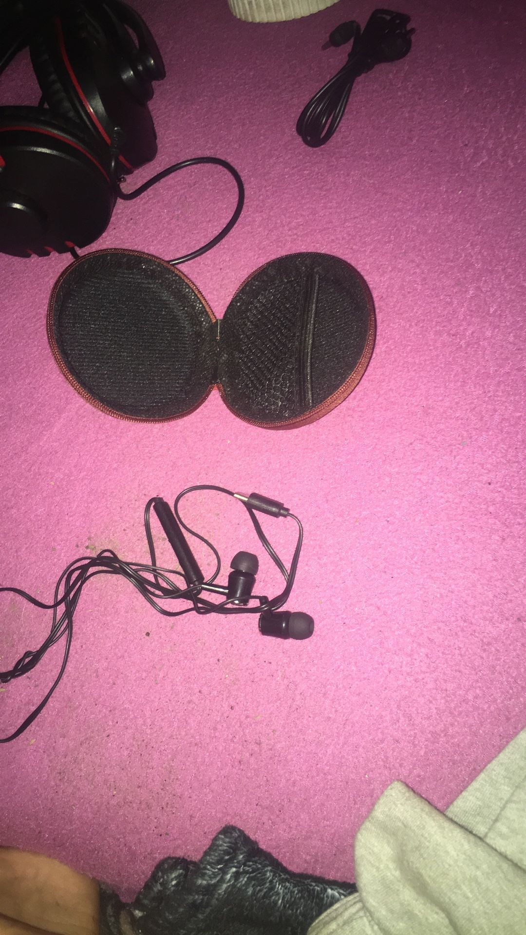 Headphones 