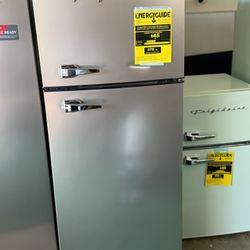 7.5 Retro Refrigerator
