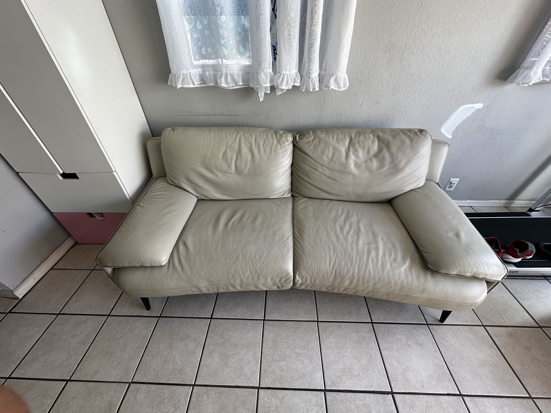 Macy’s Leather Couch 🛋️ Sofa.