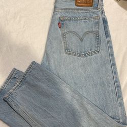 Women Straight Levi’s