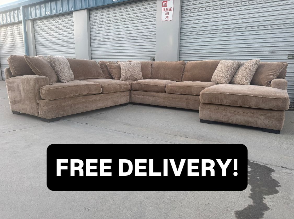FREE DELIVERY || Mathis Furniture 3Pc Sectional Couch