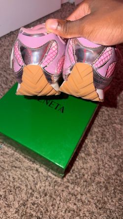 pink bottegas