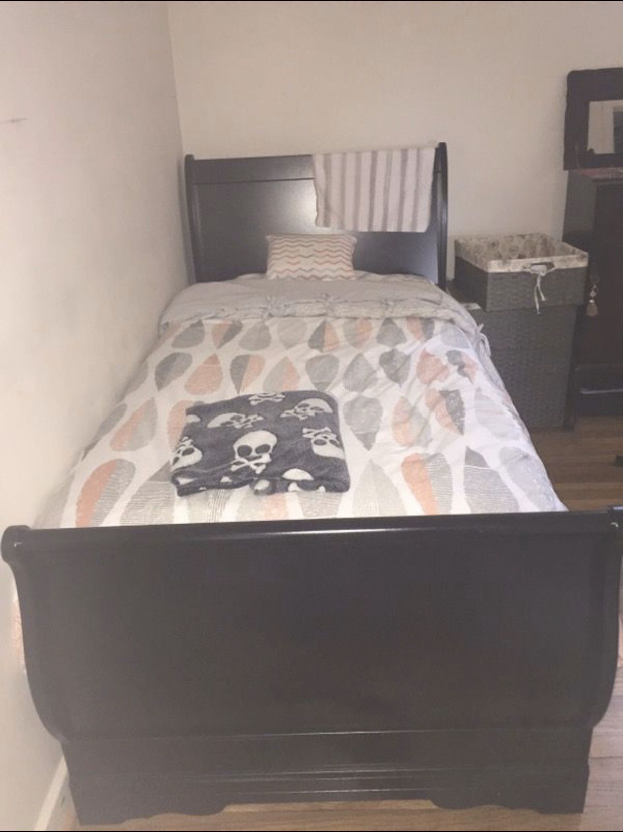 Twin size sleigh bed frame