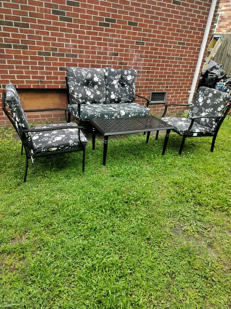 Beast Deck Set In Good Condition Fresh Touch Up Metal Style Deep Dish Pillows Nice Set