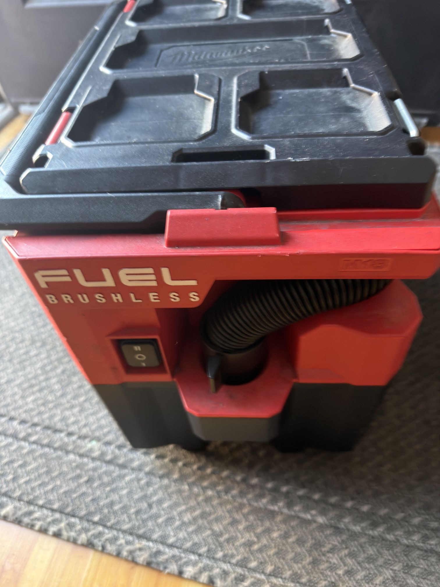 M18 FUEL PACKOUT 18-Volt Lithium-Ion Cordless 2.5 Gal. Wet/Dry Vacuum (Vacuum-Only)