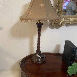 2  Beautiful Lamps Antique / 2 Bellas 