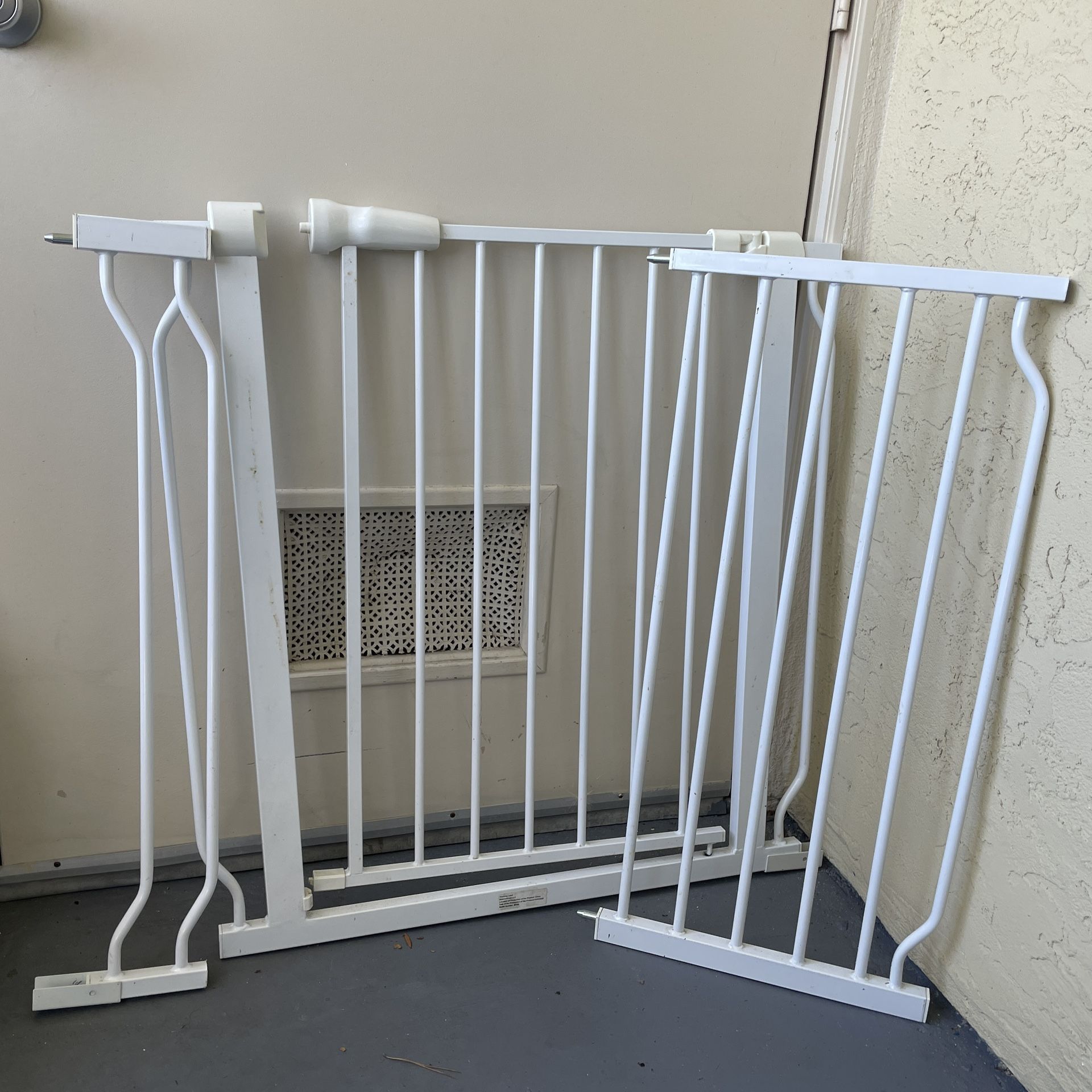 Regalo Baby/Toddler/Pet Safety Gate