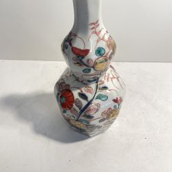 Vantage Japanese porcelain vase