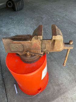 Antique Vise in great condition
