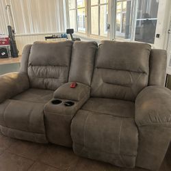 Power Recliner Loveseat With Center Console 