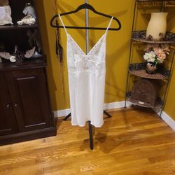 NWT WHITE NIGHTIE