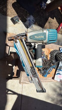 Makita AN923 framing nail gun