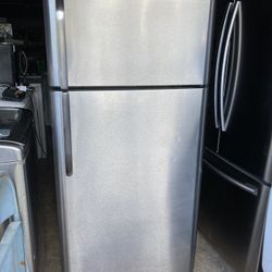 Frigidaire Refrigerator 30W66H Everything Works Good 1 Month Warranty delivery Available 