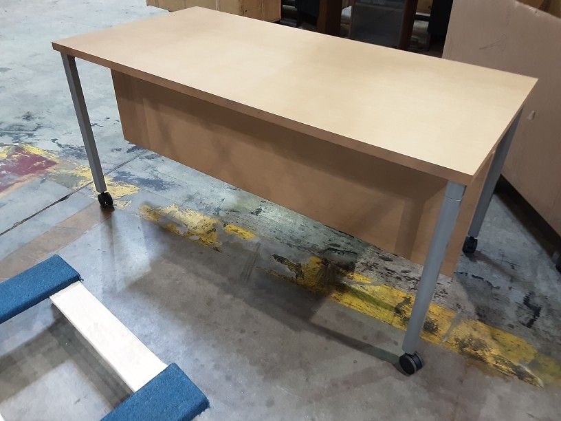 Large Desk Tables. New White And Vanilla Top