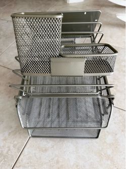 Desk organizer