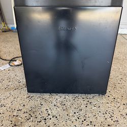 Hisense 1.6 Cu ft Single Door Black Mini Fridge