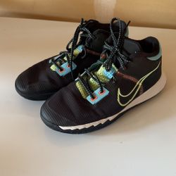 Nike Kyrie Flytrap 4 Low Kids Size 5
