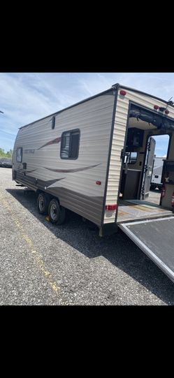 2016 Grey Wolf Toy Hauler 19 Feet Long