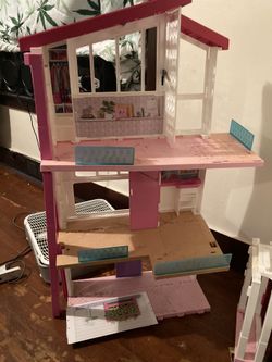 Barbie Doll House Some Pieces Broke But Still Standing