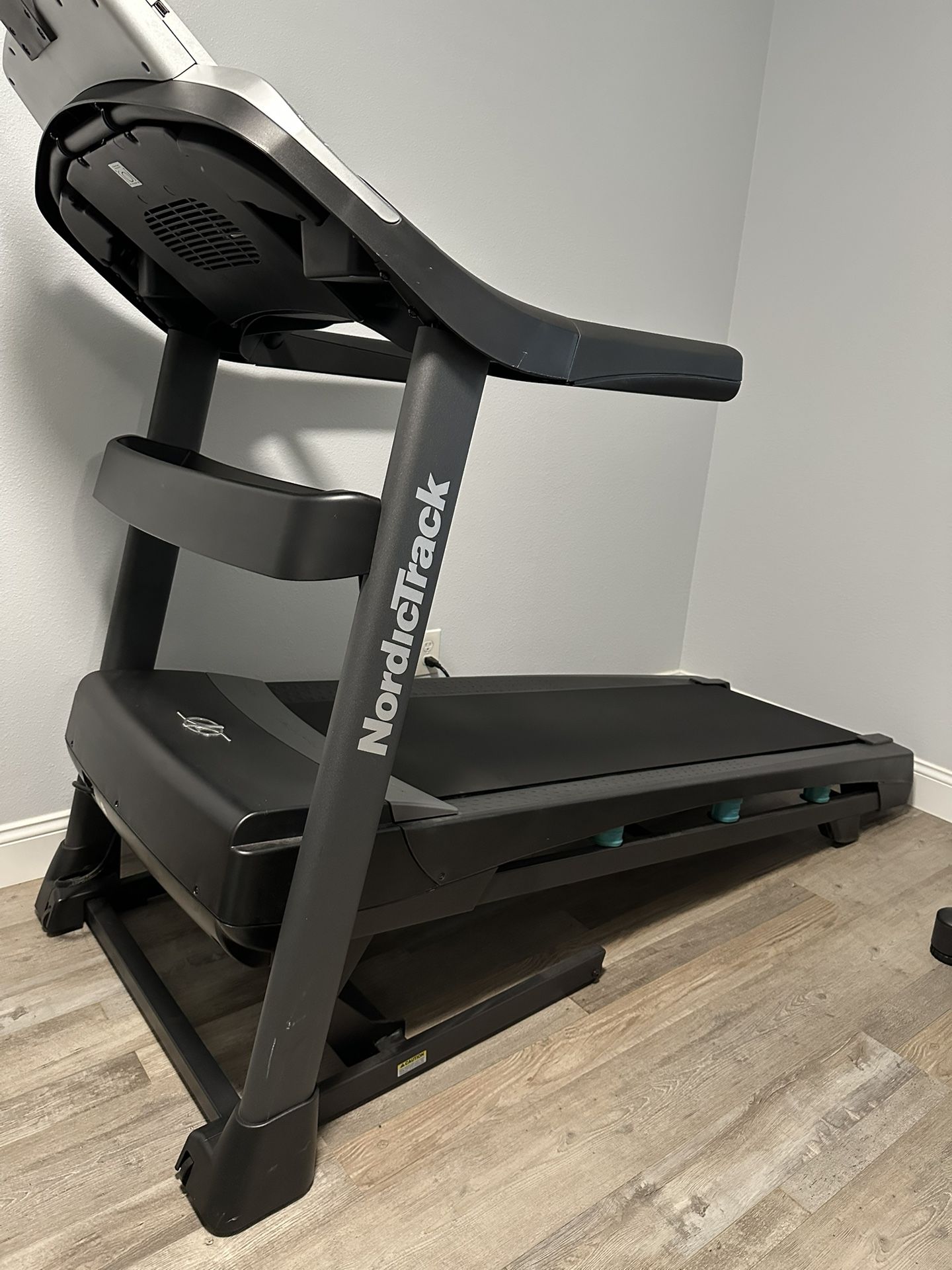NordicTrack C 1270 Pro Treadmill