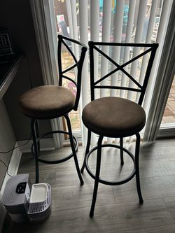 2 bar stools