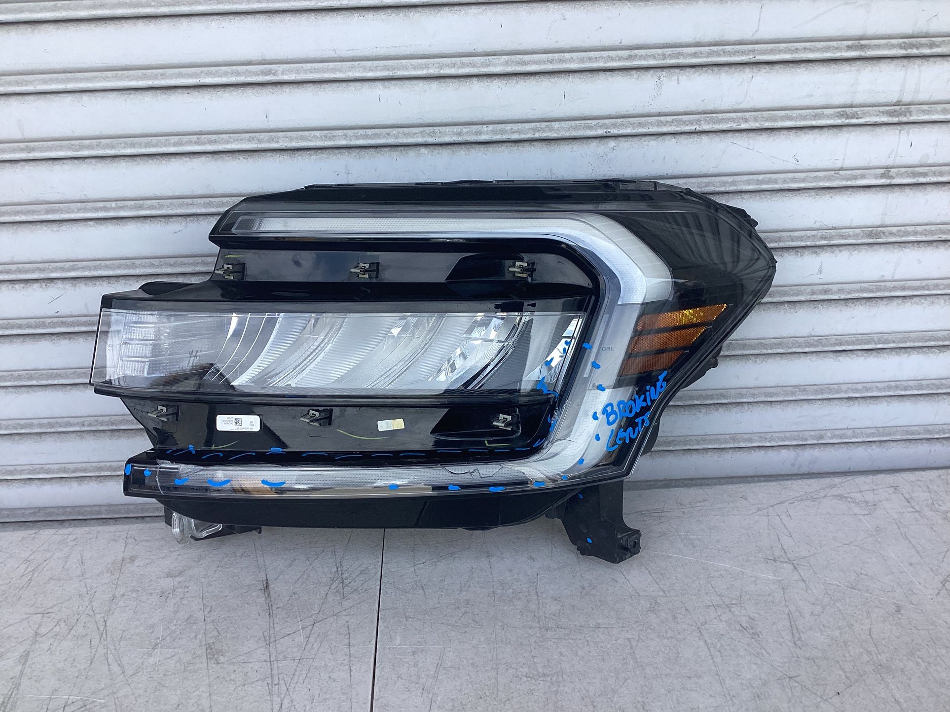 2022-2023-2024 FORD EXPEDITION HEADLIGHT LEFT DRIVER SIDE FULL LED DAMAGE USED OEM