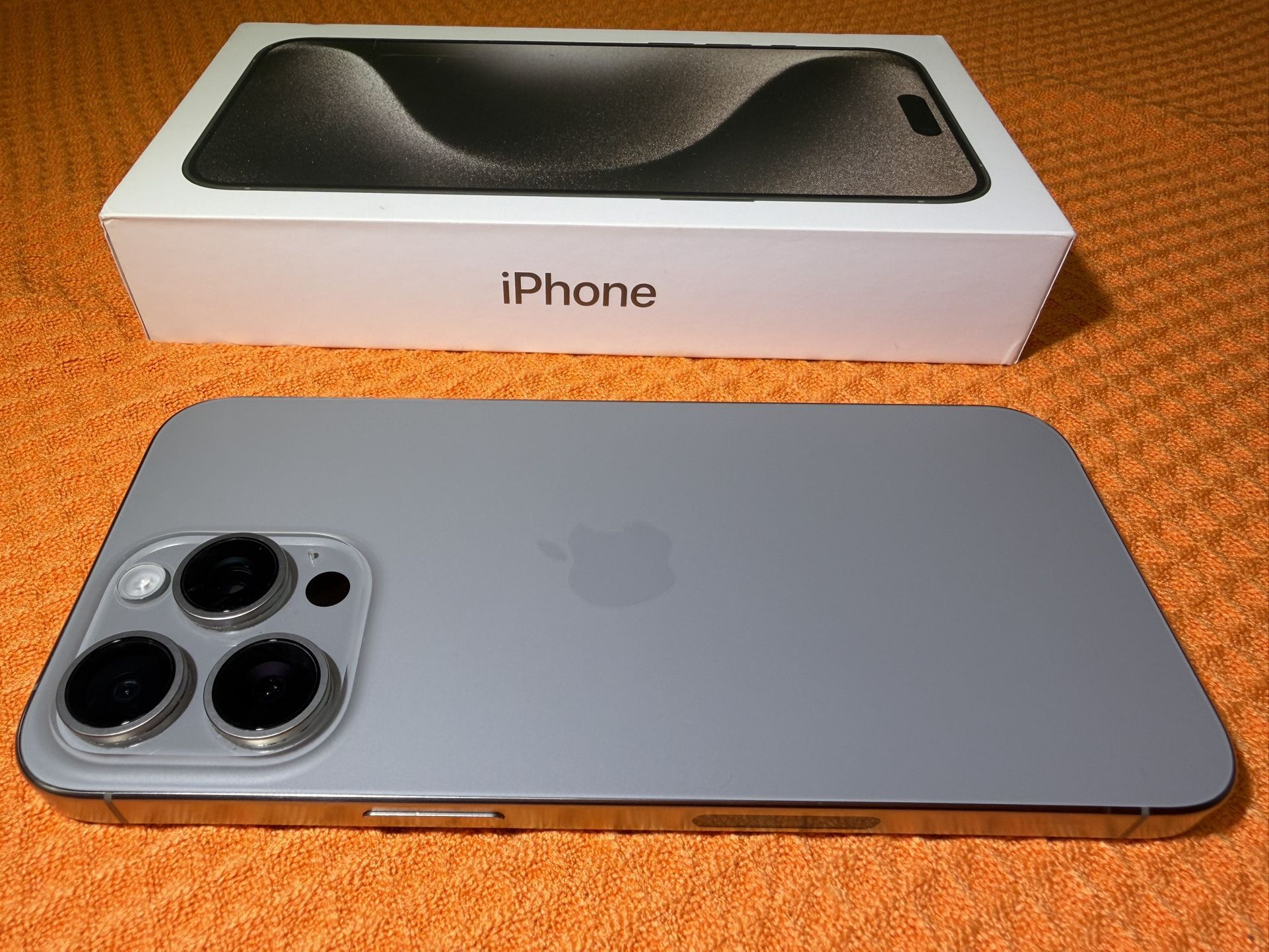 Iphone 15 Pro Max 1TB and Accessories