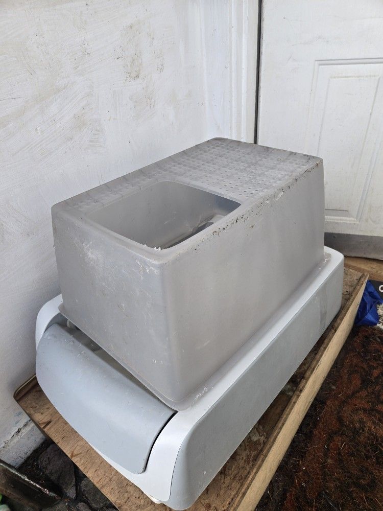 PetSafe Legacy ScoopFree Crystal Pro Self-Cleaning Automatic Litter Box