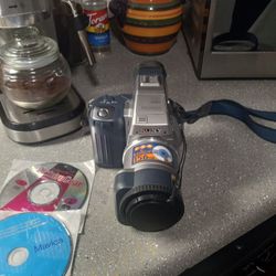 Sony Mavica MPEG MOVIE HQ Digital Still Camera(Model #MVD-CD1000