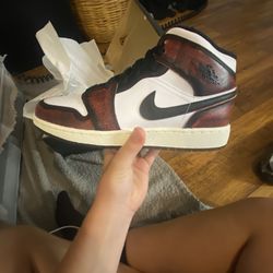 Air Jordan 1 Mid SE GS “Wear Away’