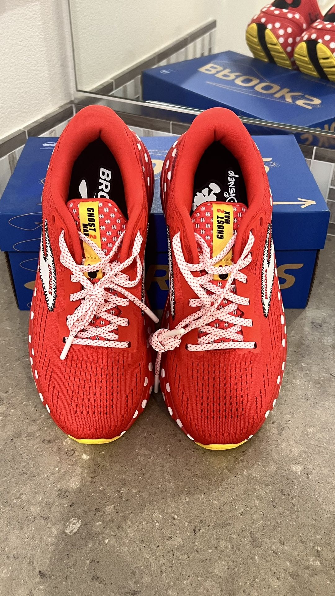 Brooks Ghost Max Minnie Mouse Disney