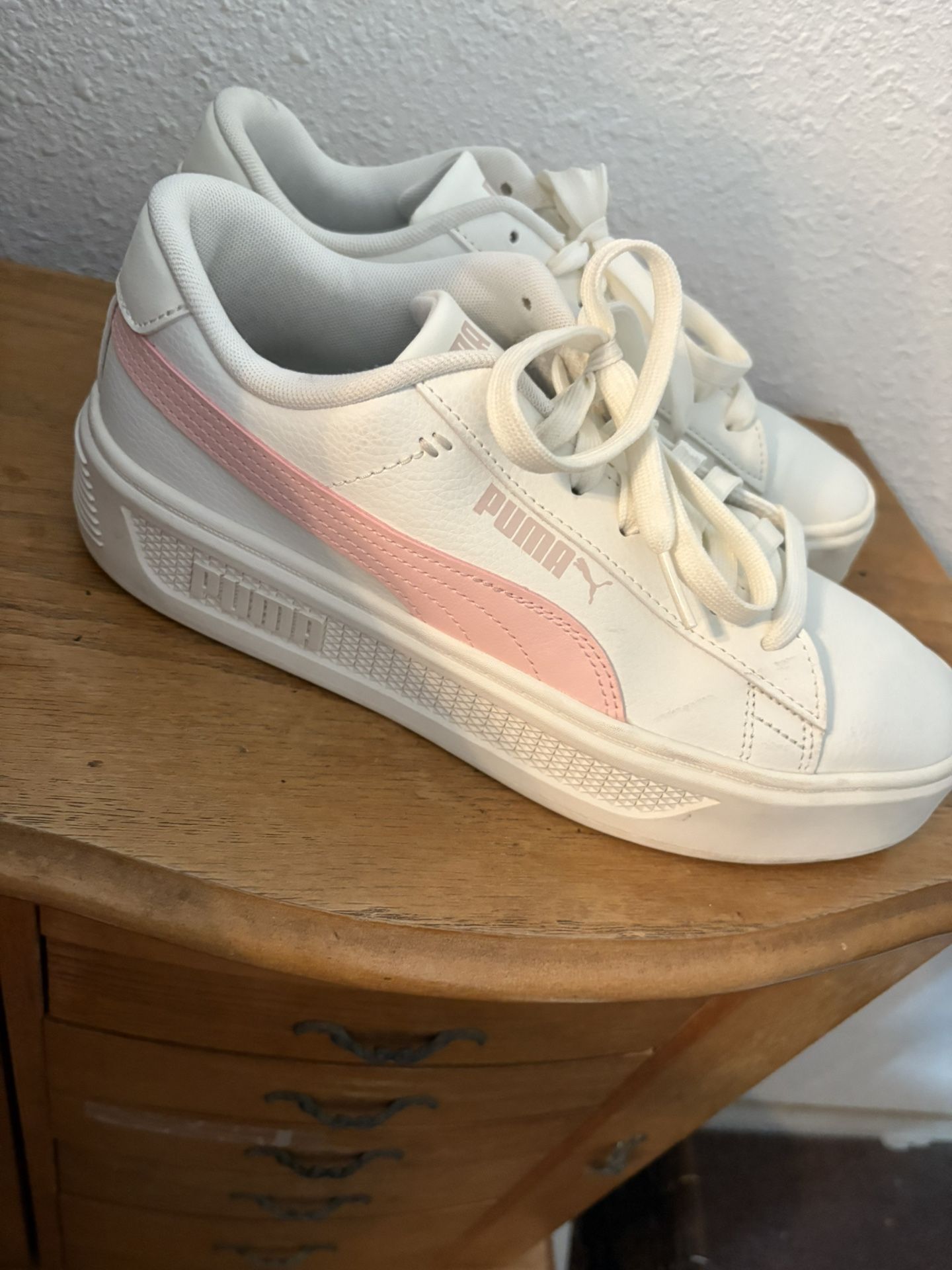 Women Size 8 1/2 Puma 1x Use Only