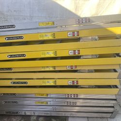 Escaleras de 7 pies de fibra de vidrio nuevas doble subida $140 cada una 