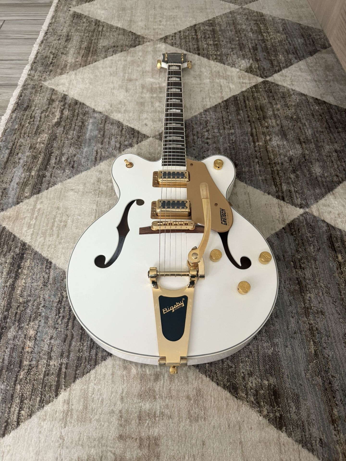 Gretsch G5422TG Electromatic Hollow Body Guitar - Brand New Condition - Original Strings