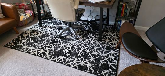 5×7 black and white rug