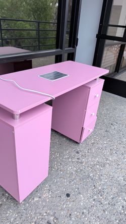 Manicure table
