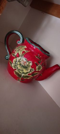 Ceramic Tea Pot, Salt&Pepper Shakers