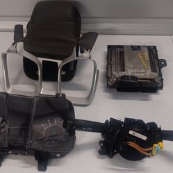 2010 Chevy Camaro LT Instrument Cluster W/ Bezel ECU W/Key Clock Spring OEM