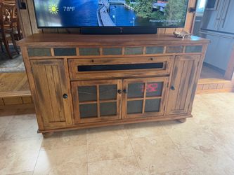 Entertainment center