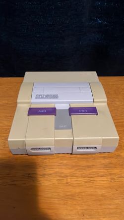 Super Nintendo for parts no cables powers on selling as is pick up in North Hollywood