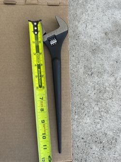 12 Inch Spud Crescent Wrench 