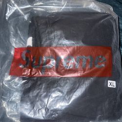 SUPREME APPLIQUE SWEATS