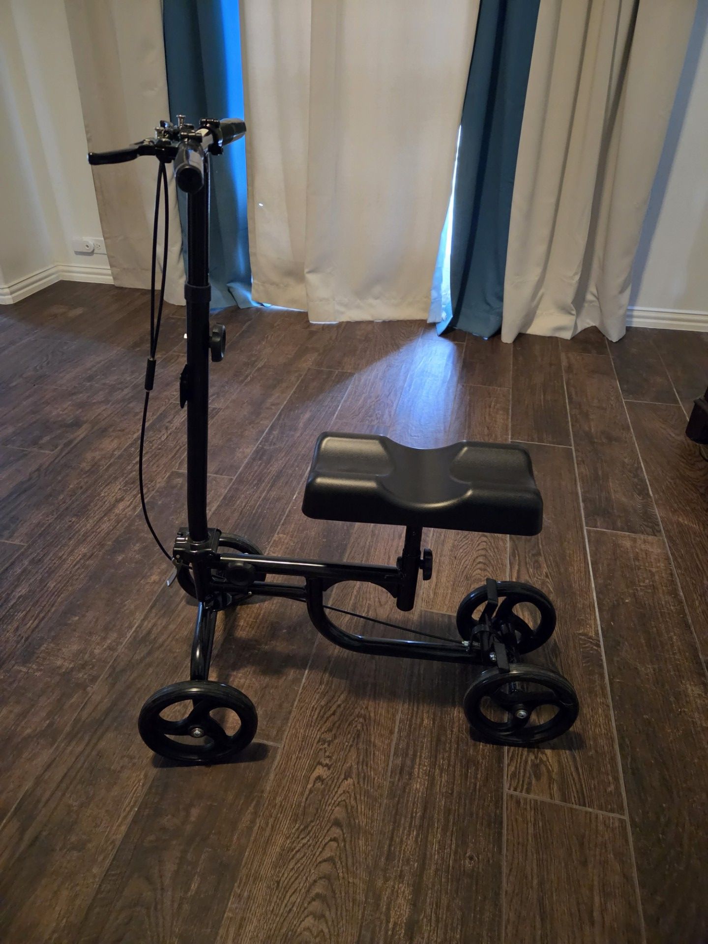 Knee Walker. Leg Scooter