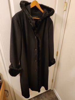 Donnybrook 3X Long wool hooded women's coat. Worn twice.