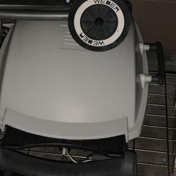 Black And White Weber Q Camping Tailgate BBQ Grill Propane With Cart