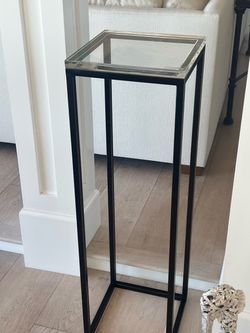 2 Pedestal Tables