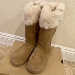 New Ugg Boots Size 8 