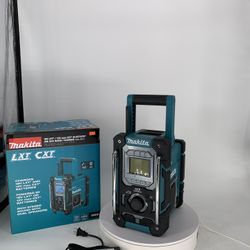 Makita 18V LXT/12V max CXT Lithium-Ion Cordless Bluetooth Job Site Charger/Radio, Tool Only