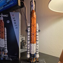 LEGO TECHNIC SPACE #42221 NASA ARTEMIS SPACE LAUNCH SYSTEM ROCKET